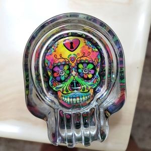 Sugar Skull glow in the dark ashtray. (300)